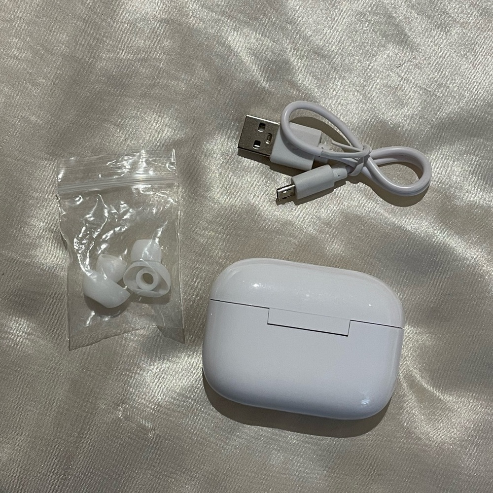 Coby Wireless Earbuds - Picture 2 of 4